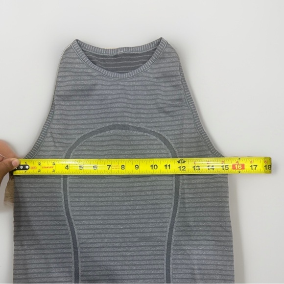 Lululemon Swiftly Tech High Neck Racerback Tank 2.0 size 6 - Picture 3 of 4